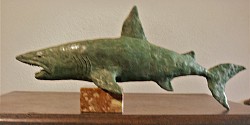 Requin en cire avant coulage du bronze.